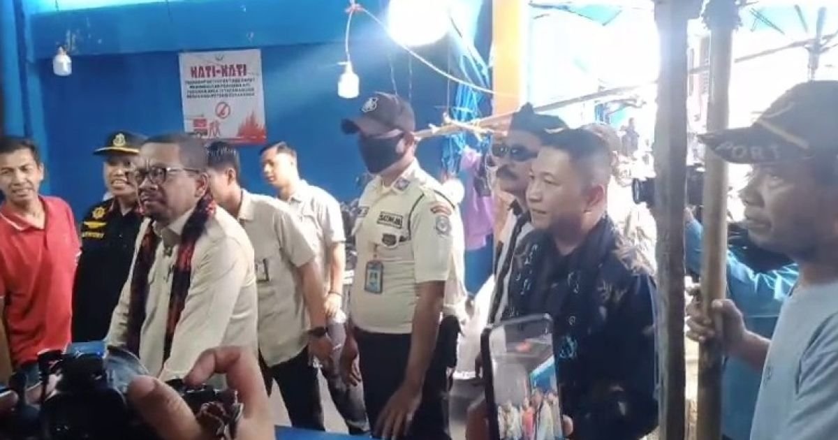KSP M. Qodari Didampingi Wabup H. Andreas dan Kadis Perikanan Sri Padmoko Kunjungi Nelayan Palabuhanratu