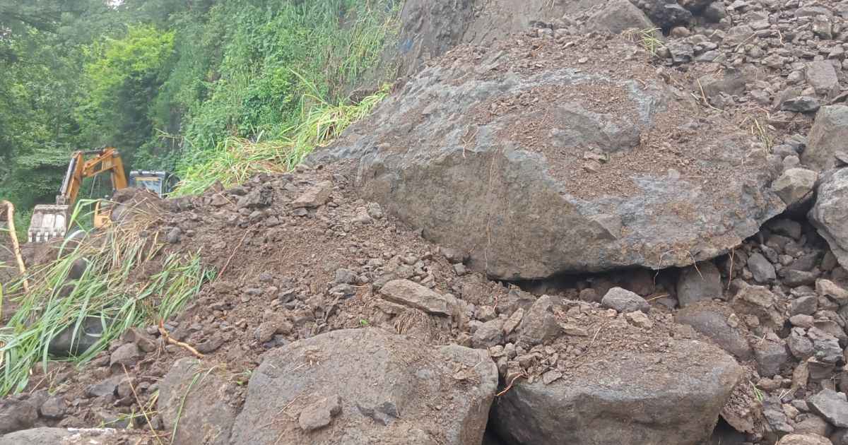 Curah Hujan Tinggi, Longsor Lumpuhkan Jalur Alternatif Bagbagan, Warungkiara