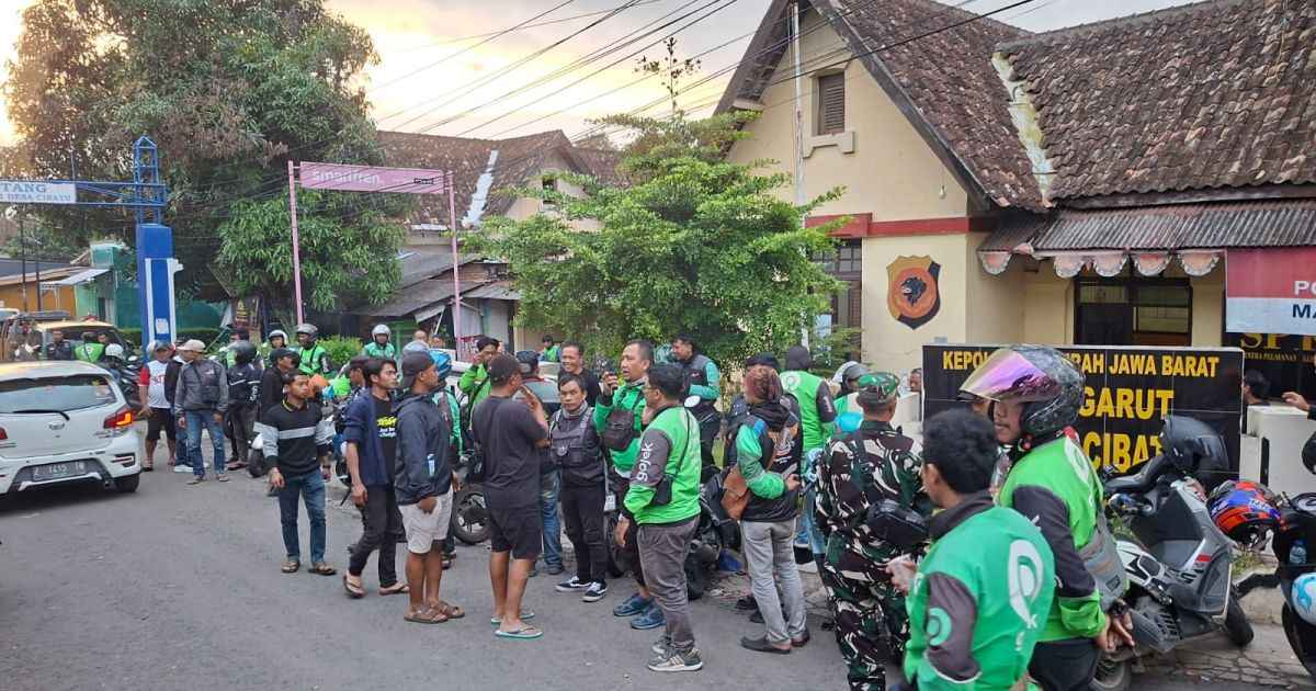 Ratusan Ojol Datangi Mapolsek Cibatu Garut Terkait Dugaan Pengeroyokan oleh Opang