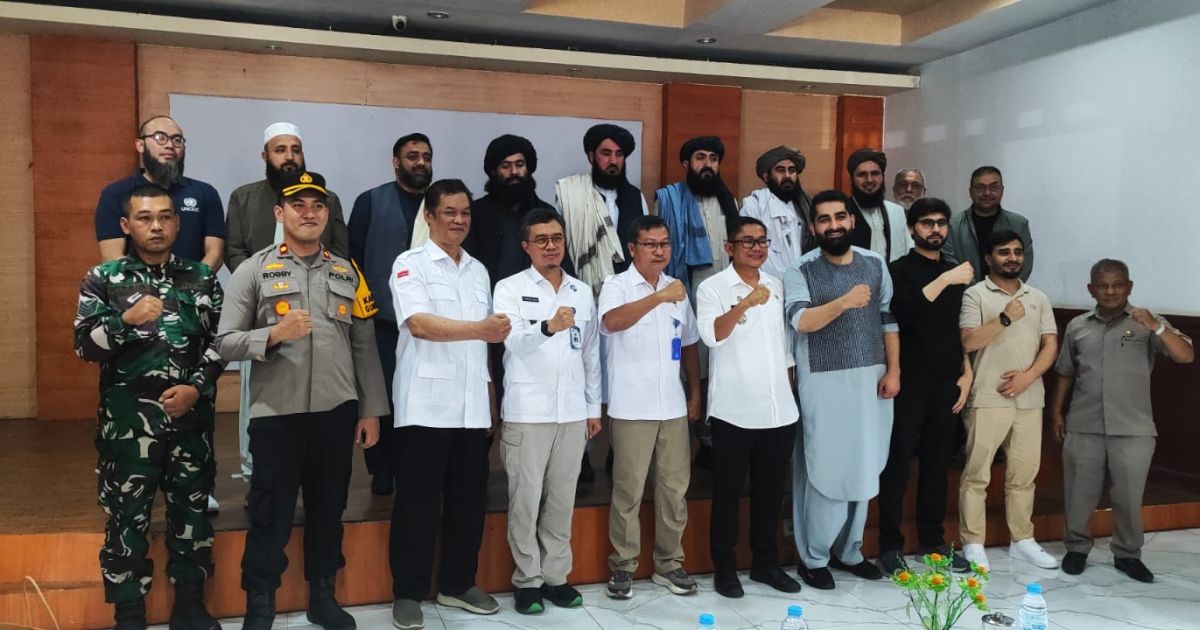 Delegasi Afghanistan bersama perwakilan BNN RI saat mengunjungi Desa Bersinar Gunung Putri, Kabupaten Bogor, untuk mempelajari program penanganan narkoba berbasis masyarakat, foto Ezzar Arka Rabbani