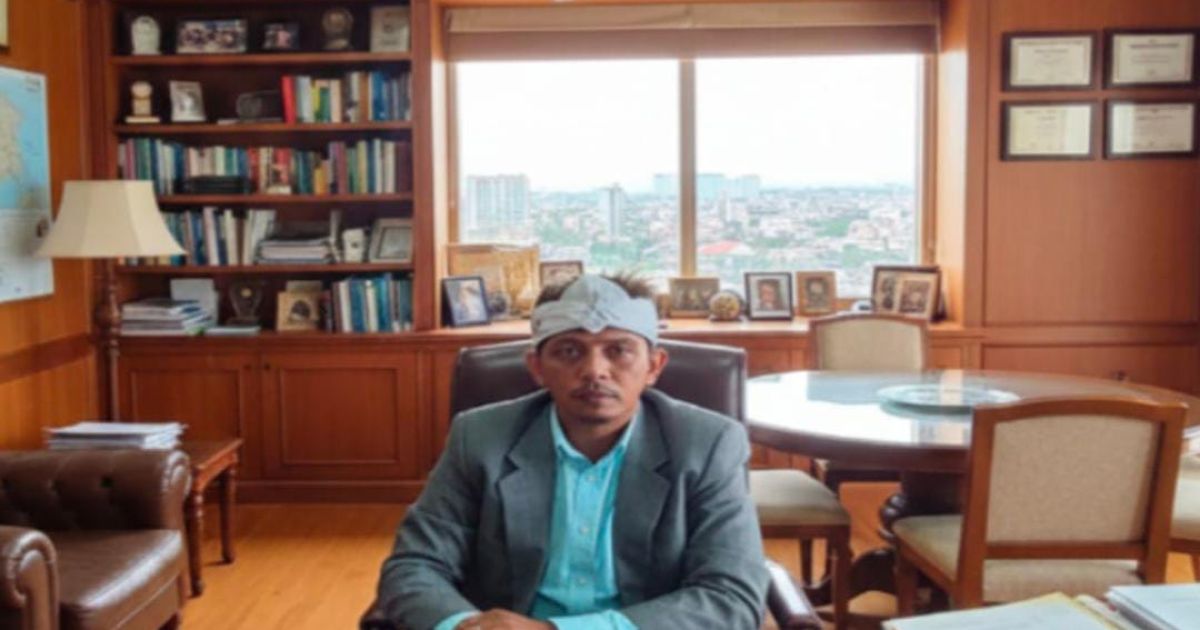 Ketua DPD LSM KPK RI Jabar, Januardi Manurung, Memohon keterbukaan informasi publik yang dikirim ke BPK Perwakilan Jawa Barat terkait LHP Karawang TA 2021–2024. (Foto: Sanusi)