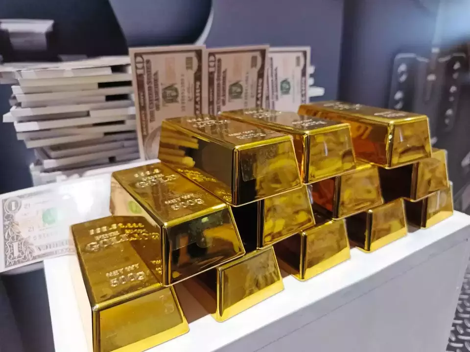 Efek Kebijakan Trump, Harga Emas Dunia Melesat ke Level US$ 5.240