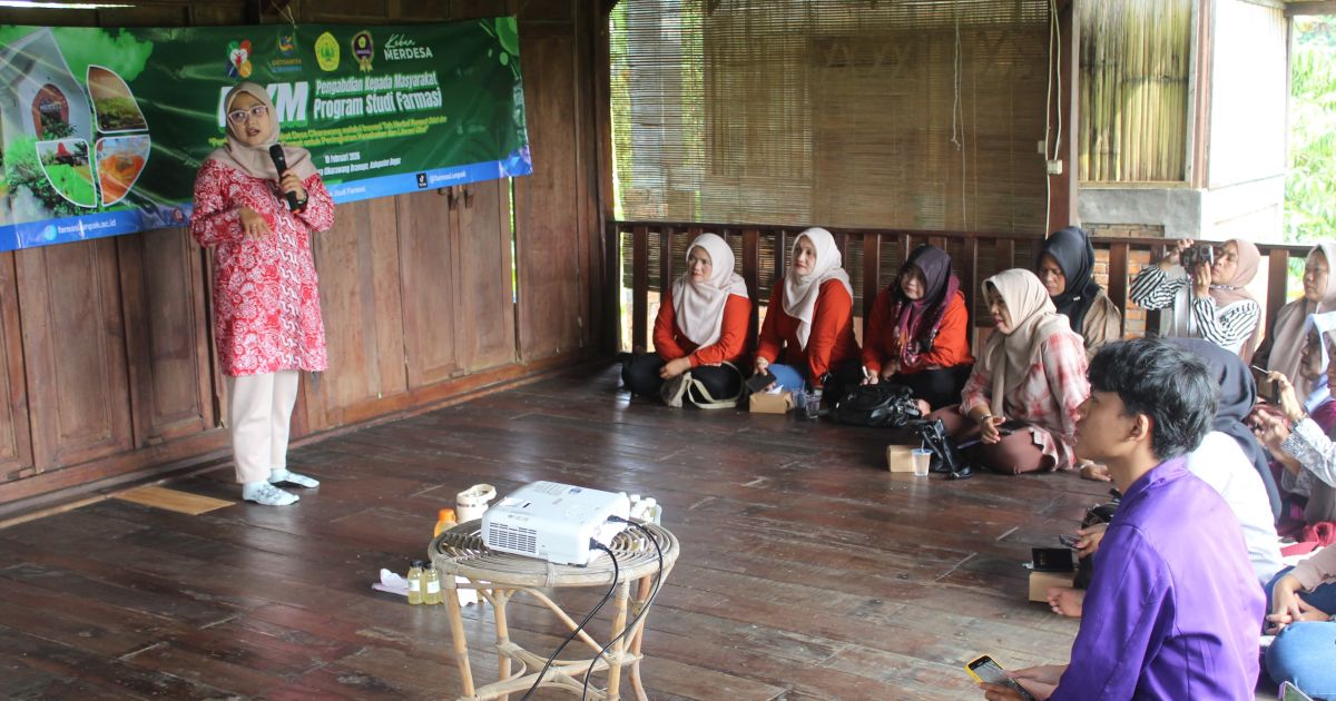 FMIPA Unpak Berdayakan Warga Cikarawang Lewat Inovasi Teh Herbal Rumput Odot
