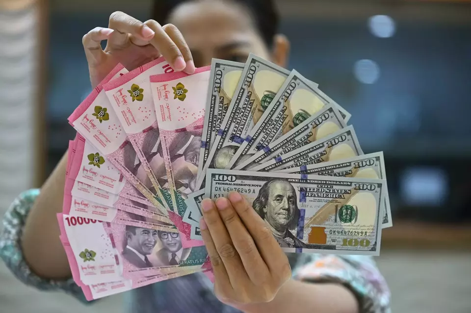 Dolar AS Kian Perkasa, Rupiah Terperosok ke Level Rp 16.782 Pagi Ini