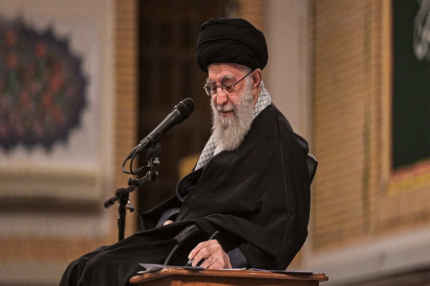 Teheran Membara! Ali Khamenei Wafat Usai Serangan Udara AS-Israel