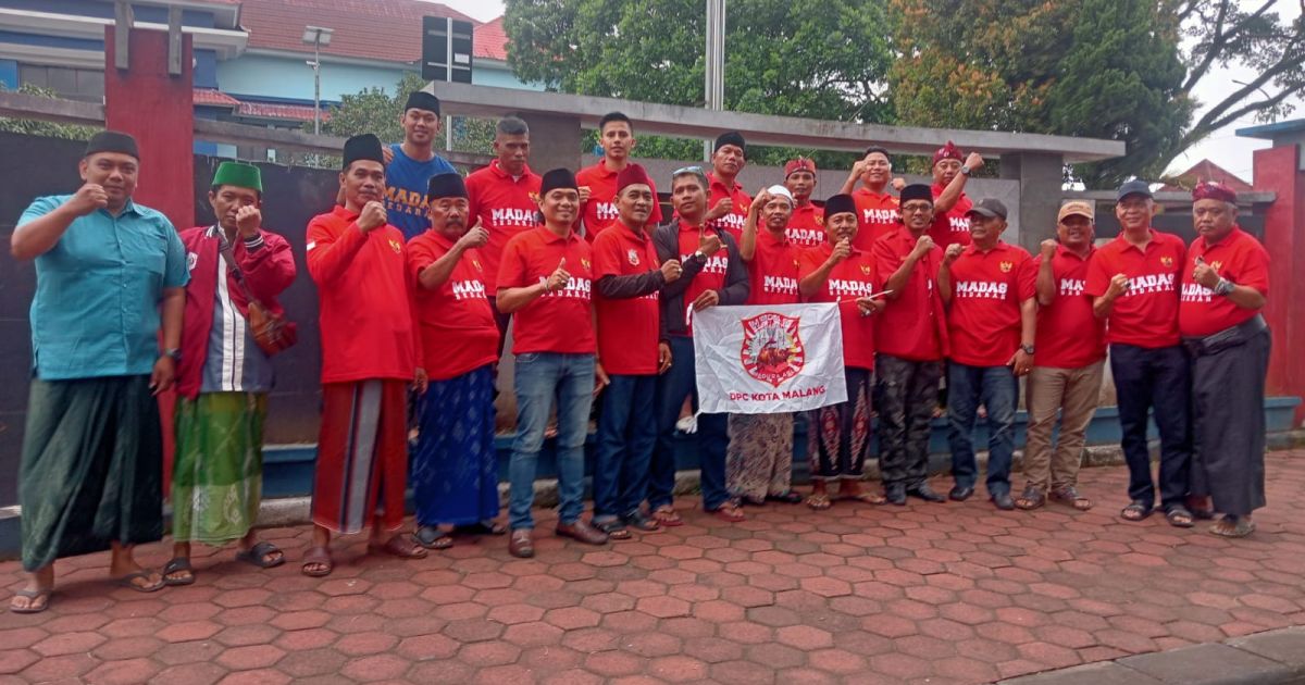 Madas Sedarah Kota Malang Bagikan 750 Paket Takjil di Terminal Hamid Rusdi