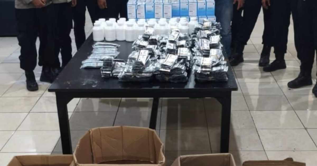Petugas menindak tegas peredaran obat-obatan keras ilegal Golongan G dengan mengungkap gudang penyimpanan ratusan ribu butir obat terlarang di wilayah Tambun Selatan, Senin (2/3/2026).