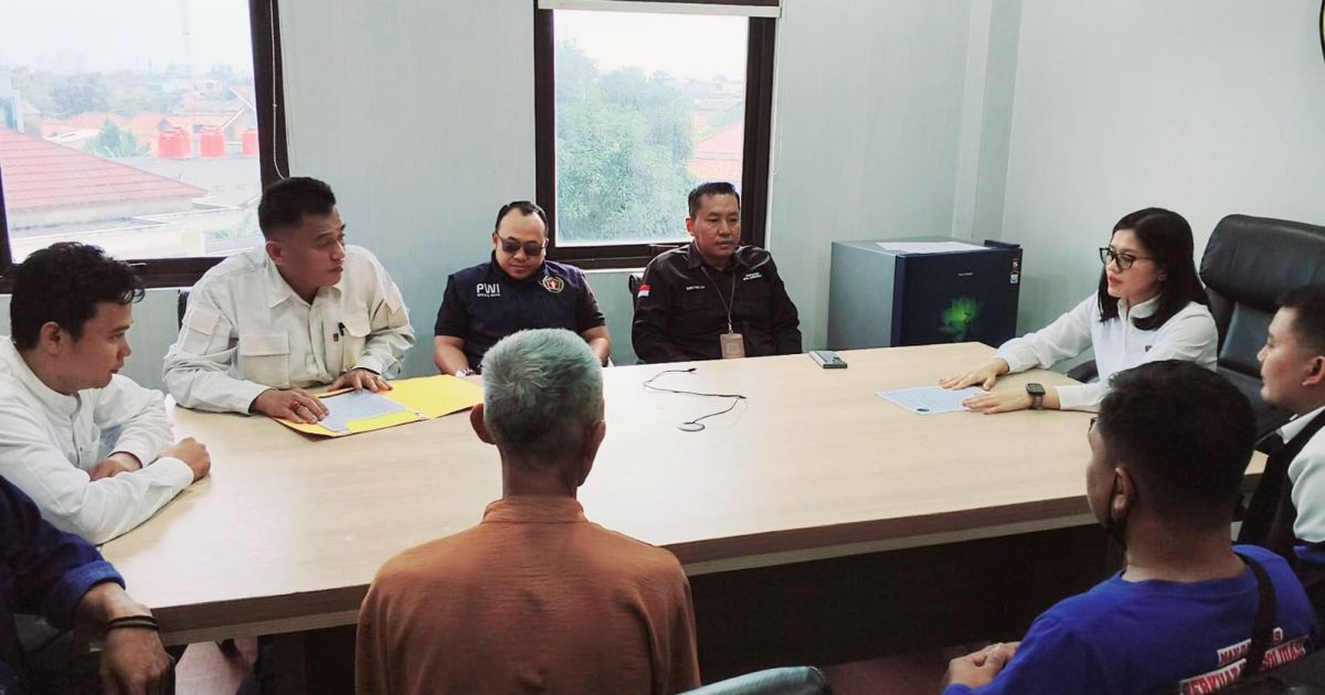 Korban penipuan yang proses lima tahun mandek beraudensi dengan Wakasat Reskrim Polres Metro Bekasi.