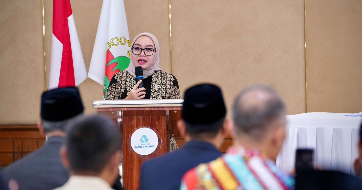 Wamenkop Farida Farichah pada Rapat Akhir Tahun (RAT) Kopontren Daarut Tauhid, Bandung, Selasa, (3/3/2026).Poto KemenKop.