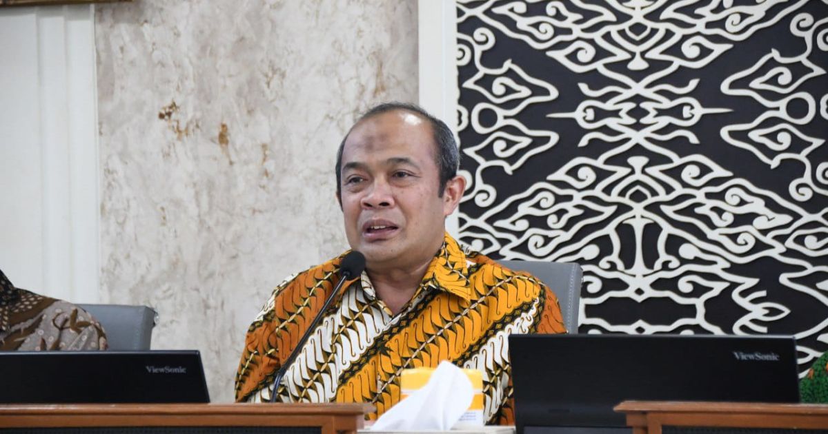 Wakil Ketua DPRD Jawa Barat Iwan Suryawan menyoroti masih adanya praktik penggalangan dana masjid di jalan raya selama Ramadan. Ia mendorong pengurus masjid beralih ke sistem donasi digital seperti QRIS agar lebih aman dan tidak mengganggu lalu lintas.