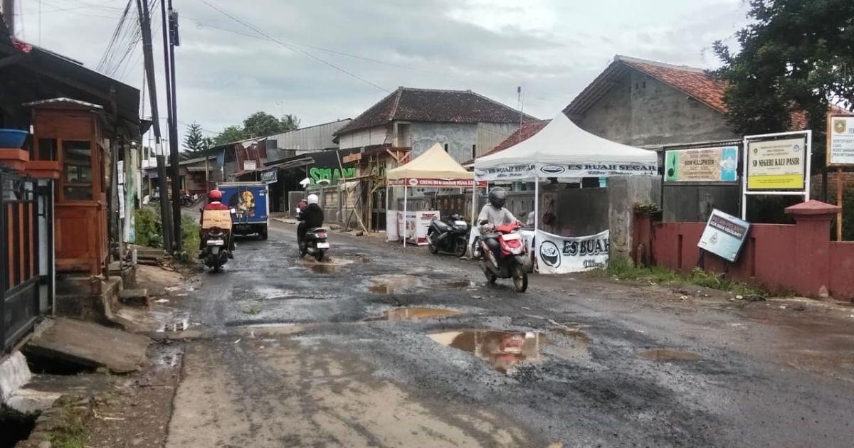 Warga Keluhkan Jalan Berlubang, UPT Infrastruktur Jalan dan Jembatan Kelas A Wilayah V Leuwiliang Janjikan Pemeliharaan Segera