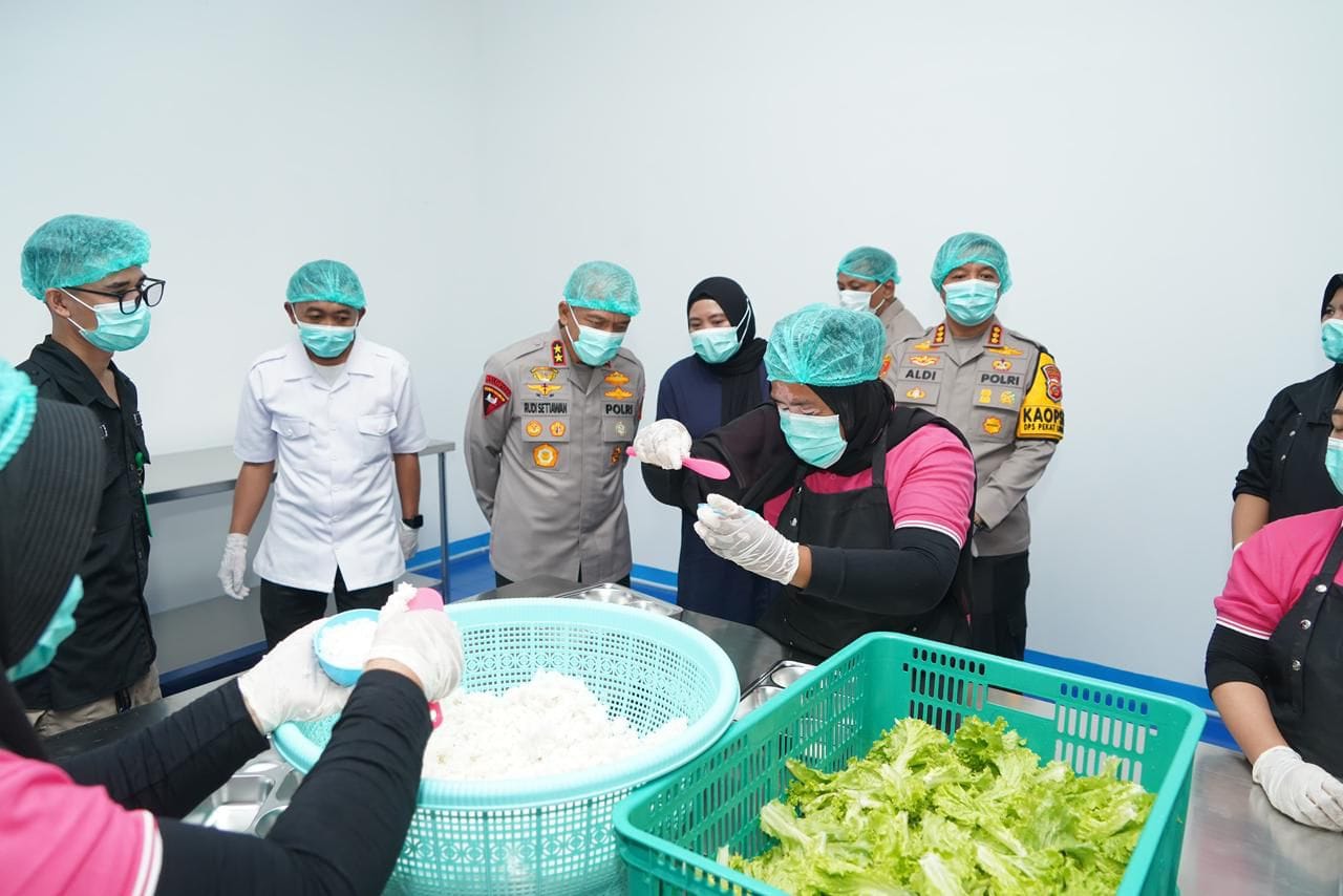 Kapolda Jabar Sidak Unit Gizi Polresta Bandung: Pastikan Ketahanan Pangan Optimal di Tengah Tantangan