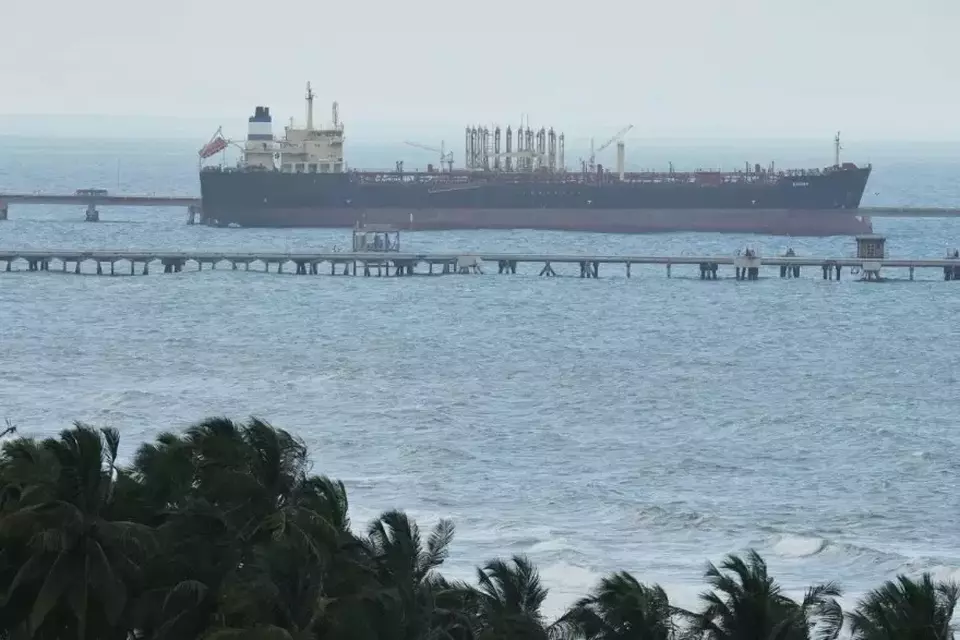 Eskalasi Militer AS-Israel Picu Peringatan Keras Iran bagi Pelayaran Komersial di Selat Hormuz