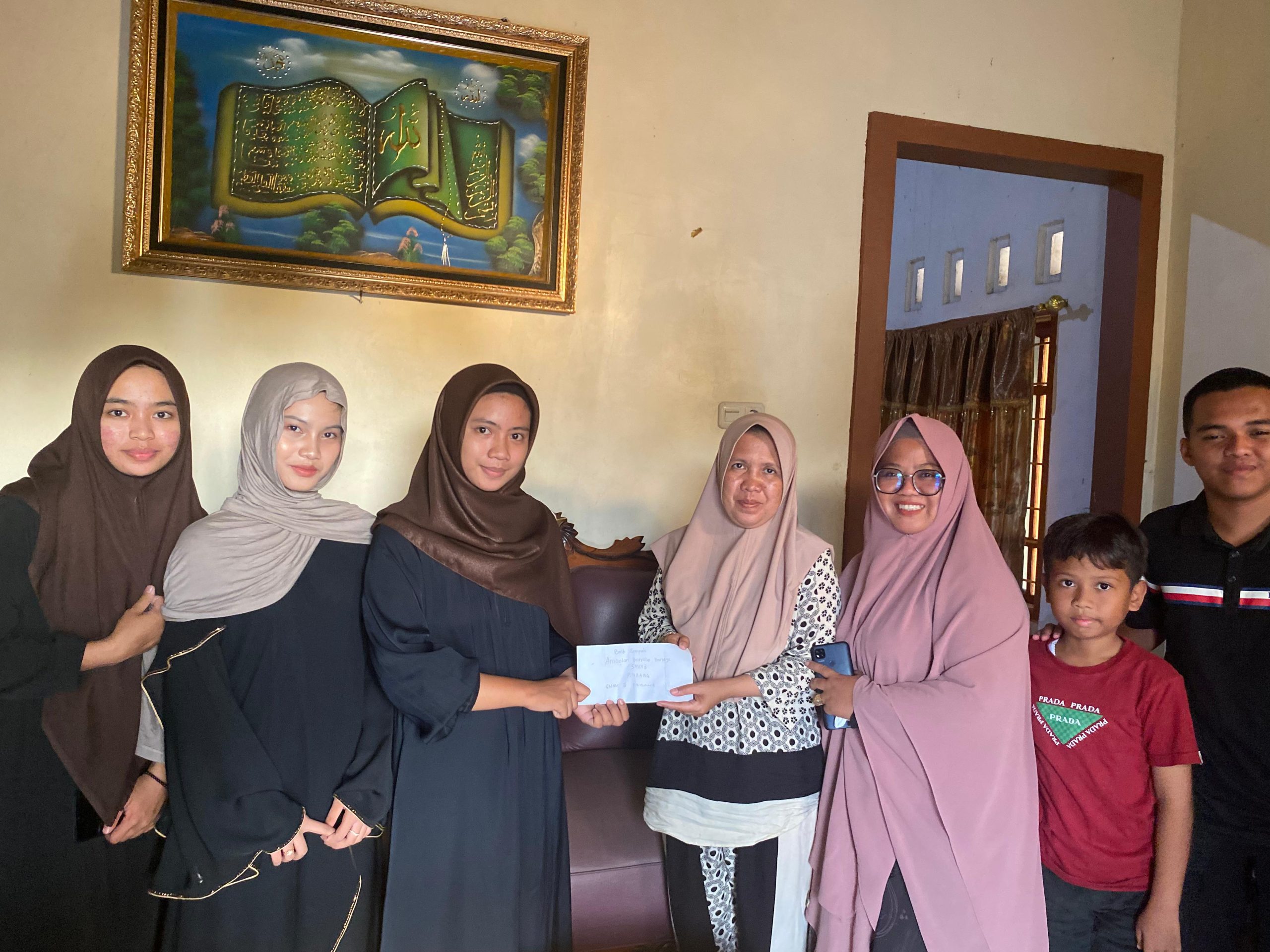 Pupuk Empati Melalui Aksi Sosial, Pramuka SMAN 8 Pinrang Sambangi Pondok Tahfidz Darussalam