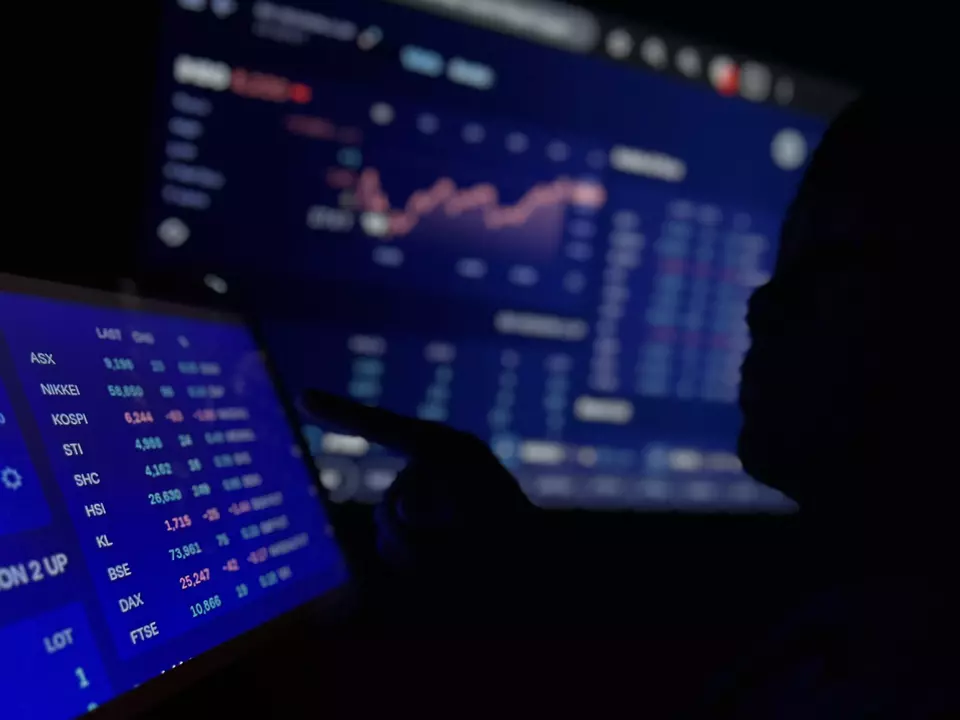 Pergerakan IHSG Sesi I: Terkoreksi ke Level 7.039 di Tengah Fluktuasi Pasar