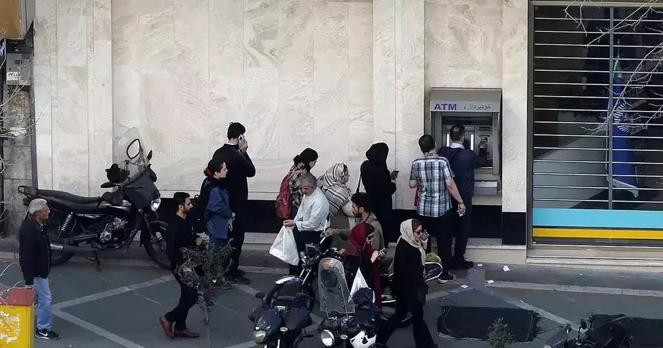 Kekacauan Transaksi Jelang Tahun Baru Persia: Sistem Perbankan Iran Terkunci