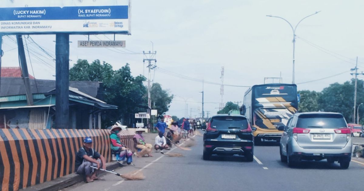 Para Penyapu Koin di jembatan Sewo perbatasan Subang - Indramayu.foto dok pribadi.