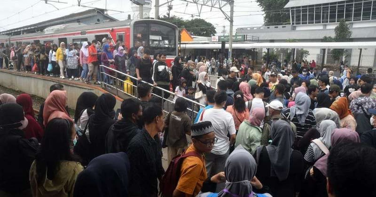 Suasana penumpang KAI di Stasiun Bogor.foto, Lek.