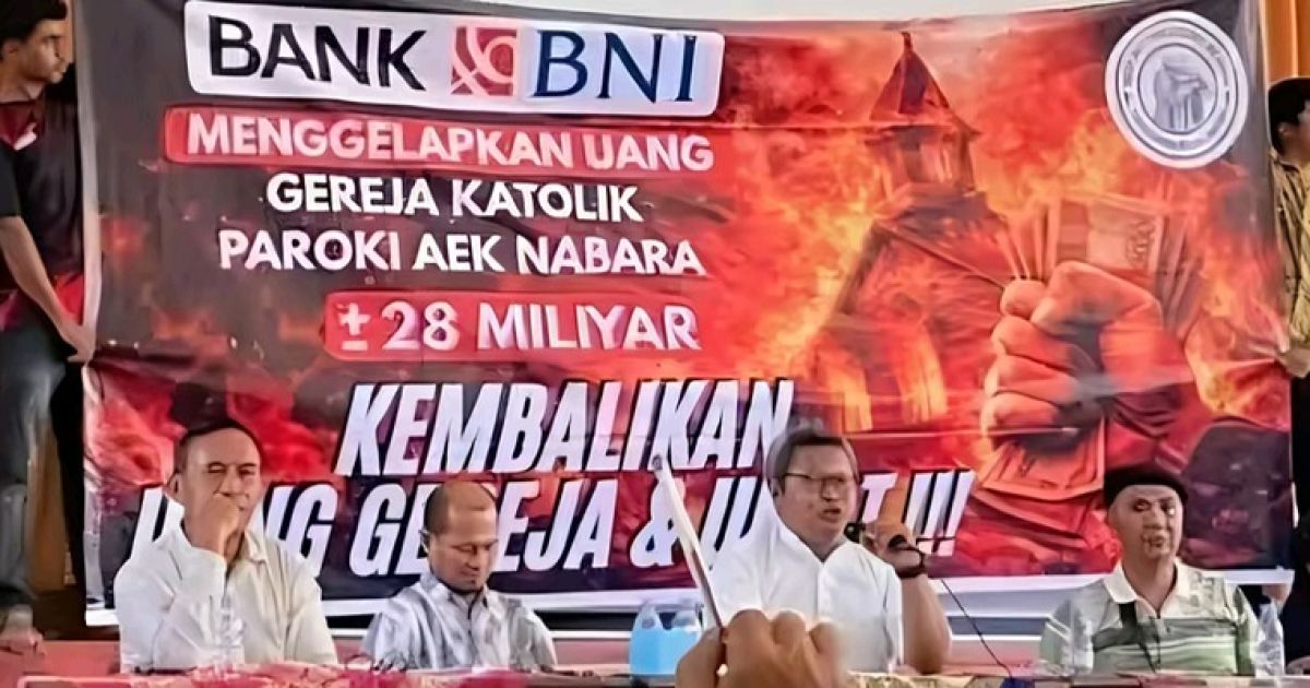 Umat Paroki Aek Nabara masih menunggu kepastian terkait pengembalian dana milik gereja.Foto Narsum