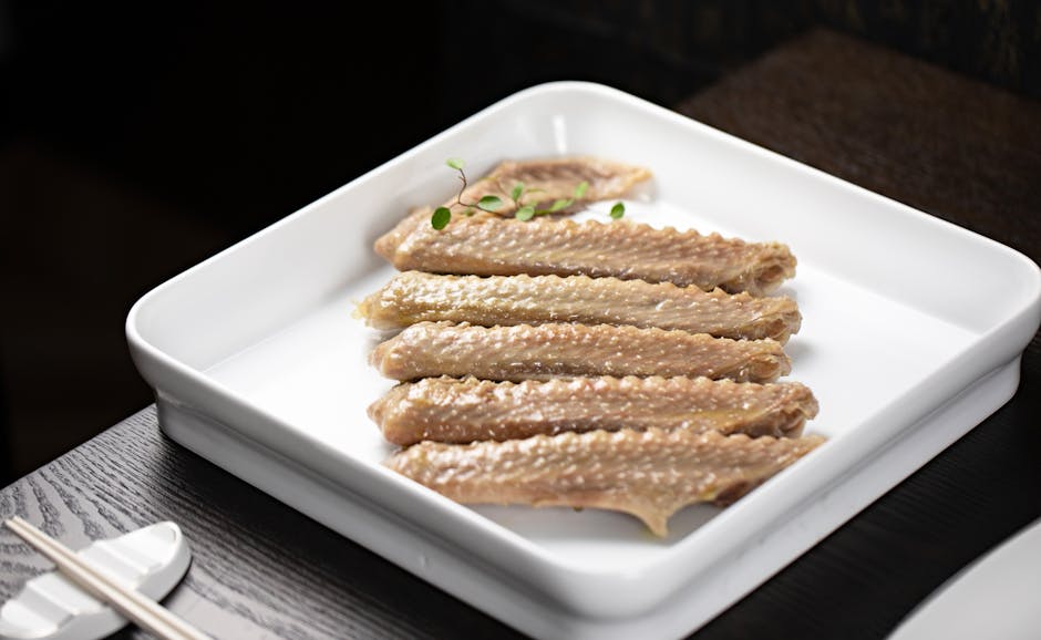 Foto susunan rempah-rempah tradisional Indonesia yang tertata rapi di atas meja kayu estetik.